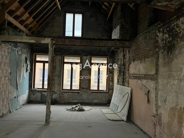 Maison sur 3 niveaux à aménager. Idéal investisseur 
