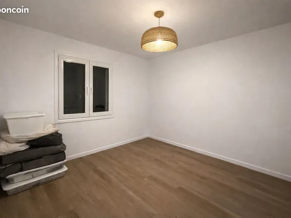 Location appartement à Meudon rue des Bigots proche ligne L et RER C Meudon Val Fleury 