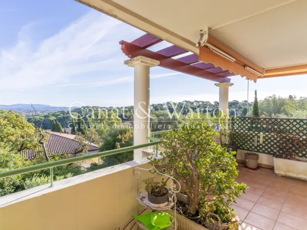 EXCLUSIVITE! HYERES COSTEBELLE APPARTEMENT T4 AVEC VUE DEGAGEE 