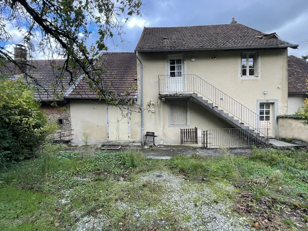 Immeuble de rapport comprenant trois logements et un local 
