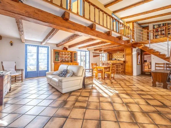 Maison en pierre de 5 pièces principales 