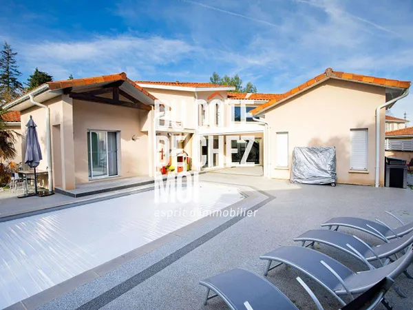 Maison 7 pièces 214 m² 
