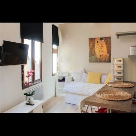 Studio refait et calme Aix-en-Provence centre historique 