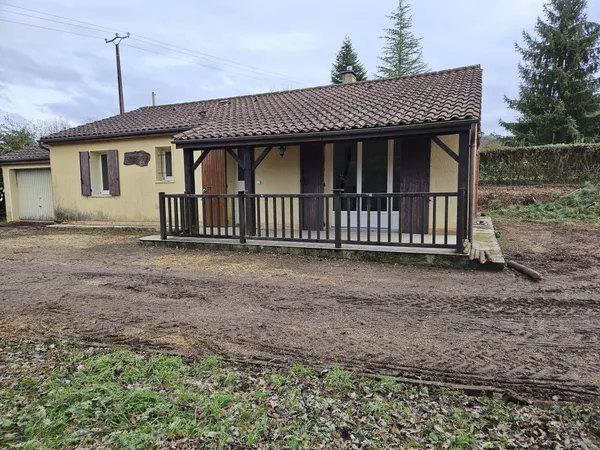Maison avec terrasse à louer à Cénac-Et-Saint-Julien (24) 