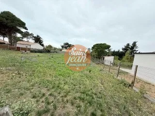 Terrain constructible de 360m à 700 m de la plage de la Pège 