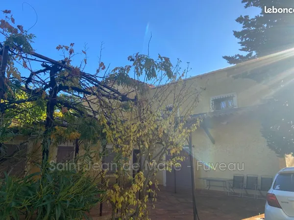 Maison 250 m² Cadolive 