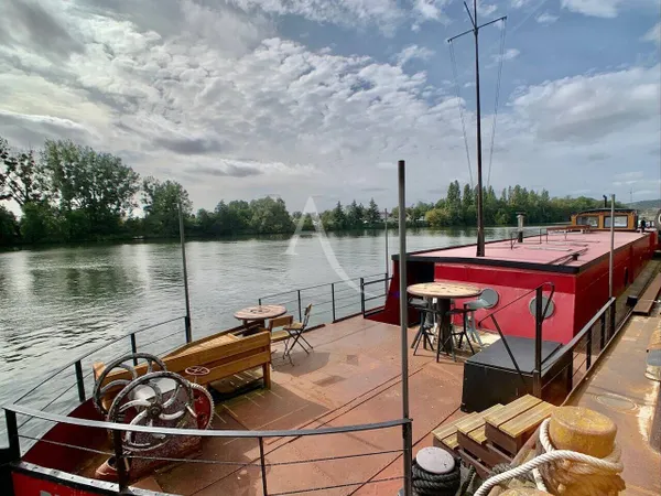 Péniche 4 pièces 90 m² 