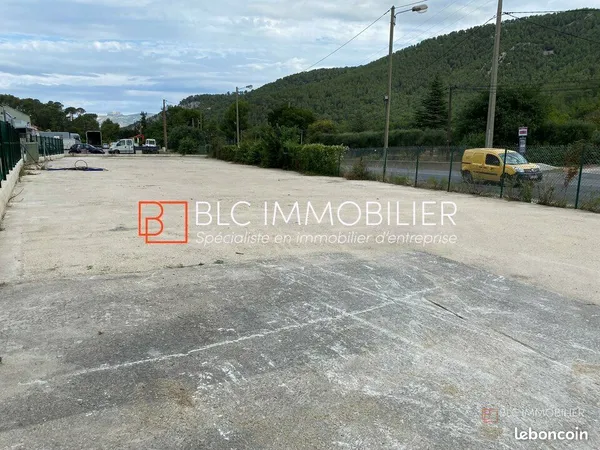 Terrain 1 500 m² Gemenos 