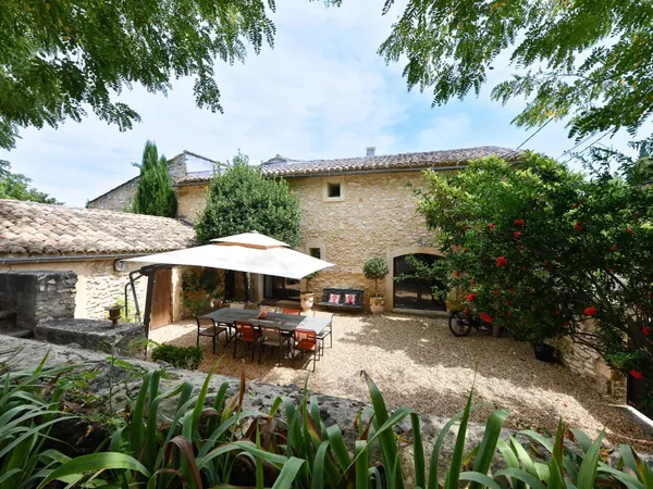 Maison 8 pièces 379 m² 