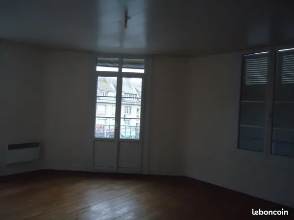 THury-Harcourt Appartement F3 au 2° étage 