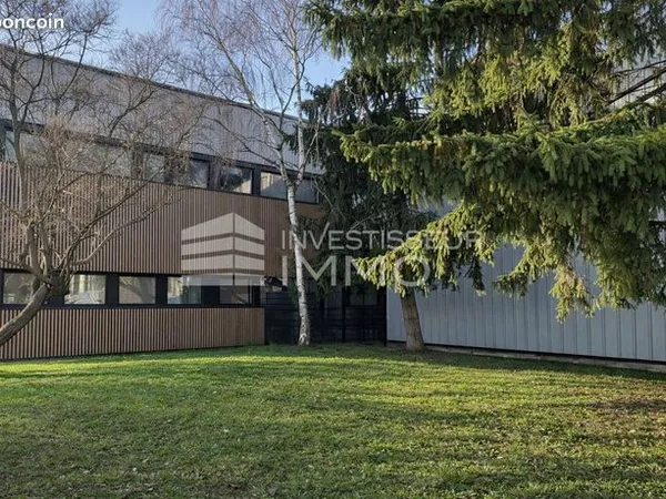 Local commercial 1900 m² 