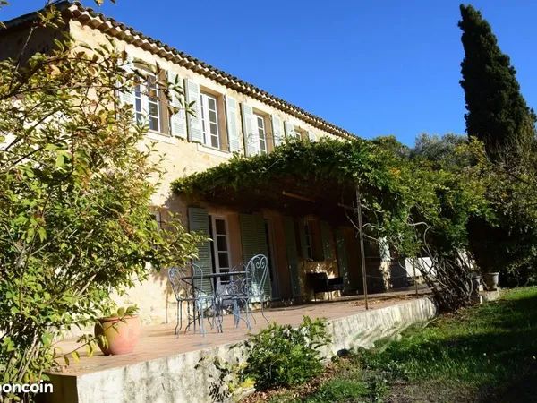 Propriété 6 pièces 170 m² 