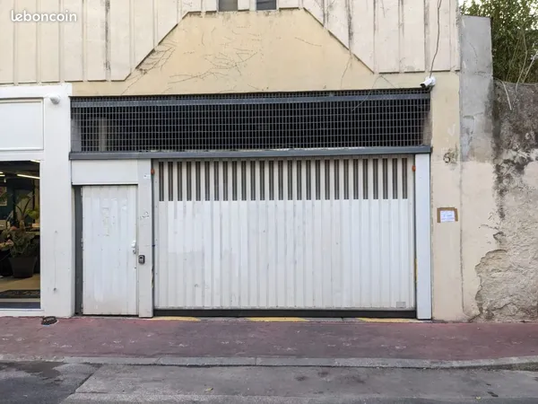 Garage box fermé proche cours Gambetta 