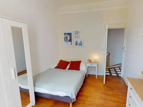 Appartement 12 pièces 168 m² 