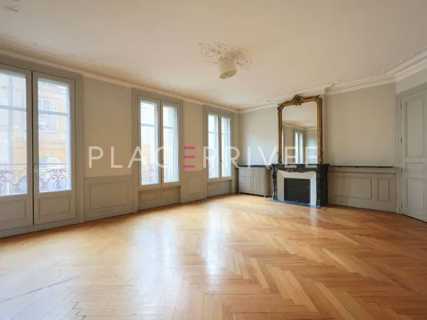 Bureaux 128 m² 