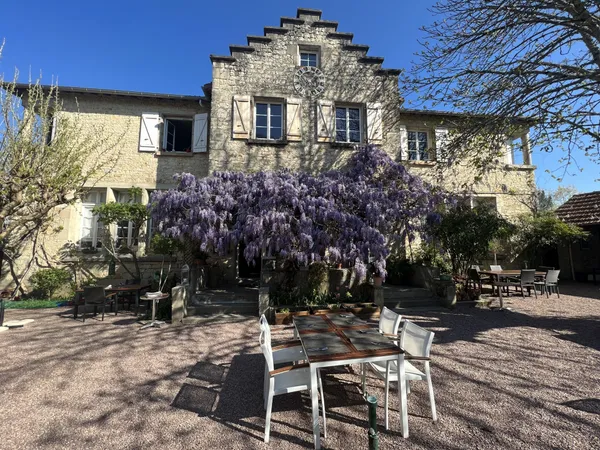 RESTAURANT : Ancienne école rénovée pleine de charme avec u 