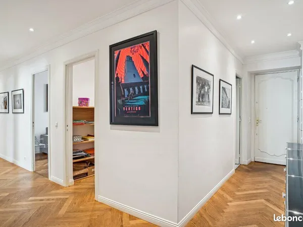 Bureaux 240 m² 