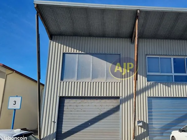 Local 97 m² CAPBRETON 