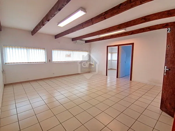 Bureaux Saint Paul Trois Chateaux 4 pièce(s) 77 m2 