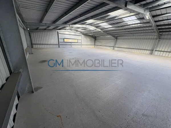 Local commercial 615 m² 