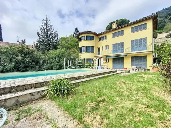Maison 9 pièces 274 m² 