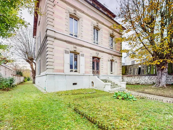 Maison 7 pièces 250 m² 