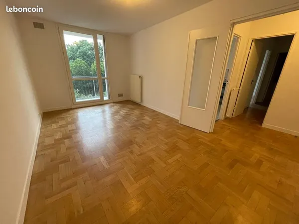 Beau T2 50m², 6 rue Maledent de Savignac (Ouest Limoges, proche CHU), balcon, emplacement de 