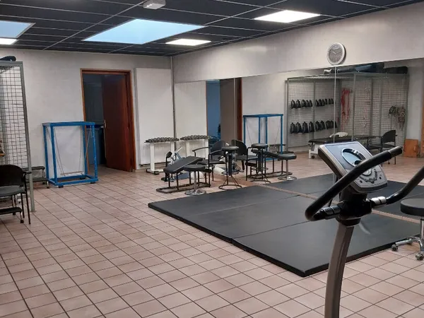Immeuble avec Local commercial et 2 apt 