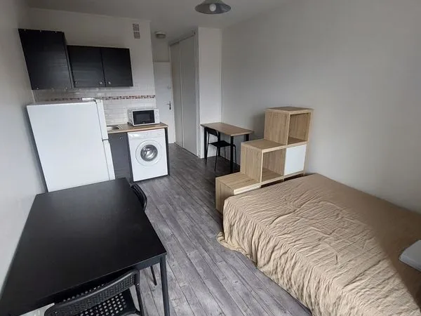 Studio meublé avec balcon proche des Cézeaux 