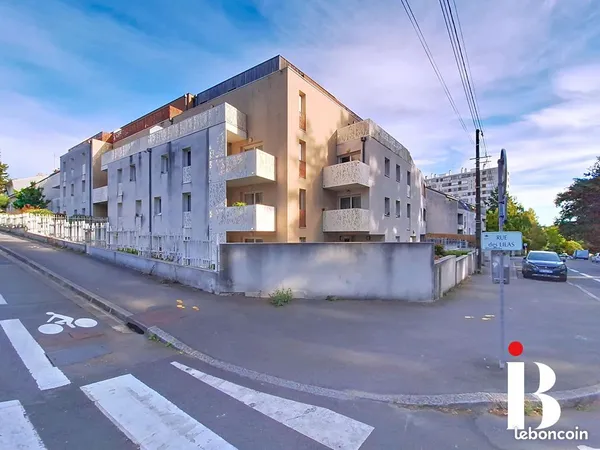 Studio 1 pièce 30 m² 