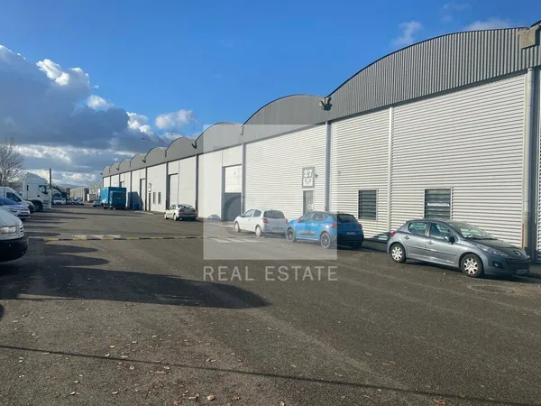 Local industriel 1730 m² 
