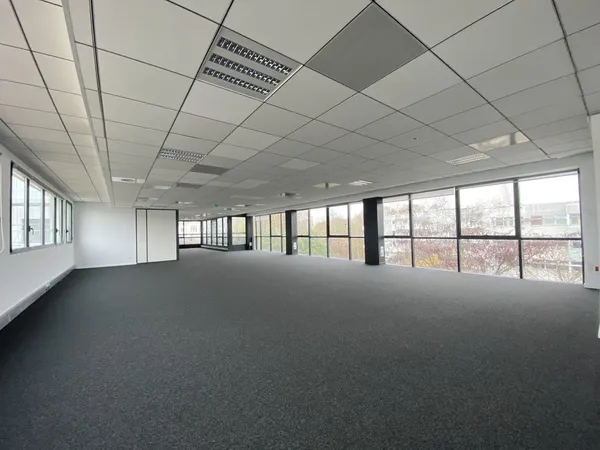 Bureaux - A LOUER - 580 m² divisibles à partir de 260 m² 