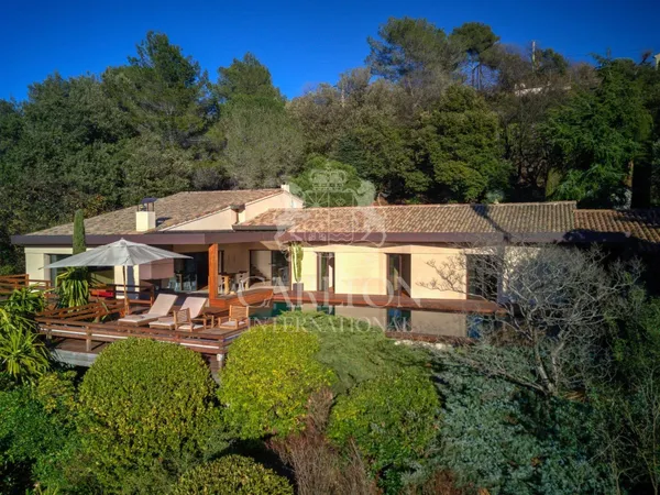 Magnifique villa contemporaine avec vue sur les collines 