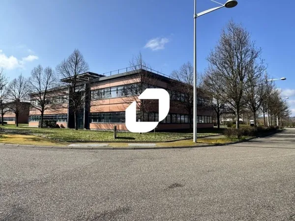 Bureaux - A LOUER - 151 m² non divisibles 