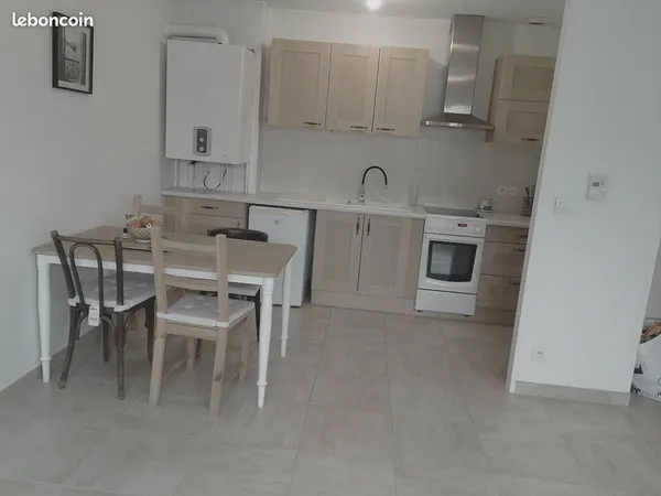 Appartement très bien exposé entre commerces et écoles 