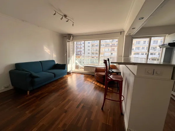 2 pièces + Balcon + Parking + Dernier étage 