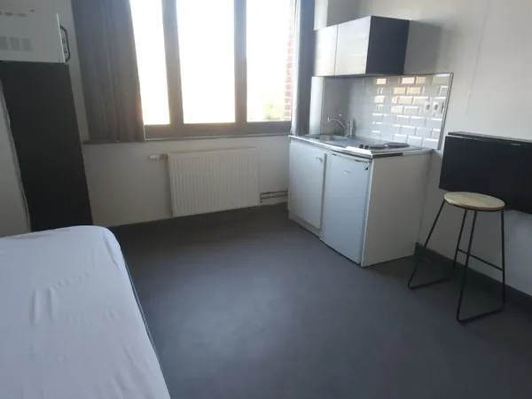 Studio 1 pièce 12 m² 