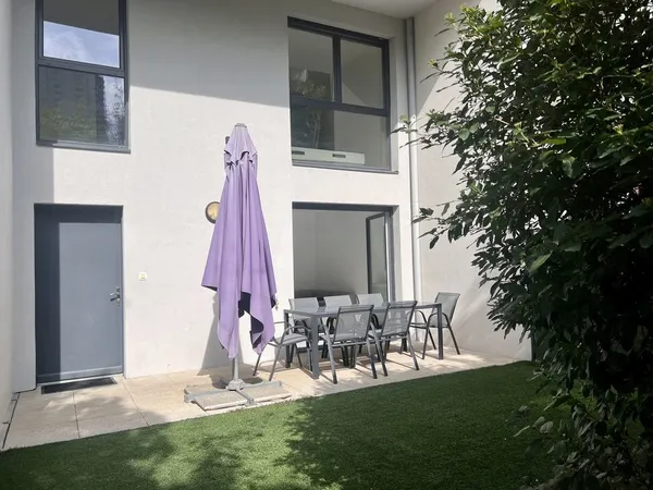Salle de bain privée, jardin, accès privée comme une maison 