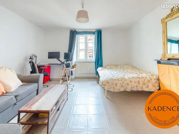 Studio 1 pièce 33 m² 