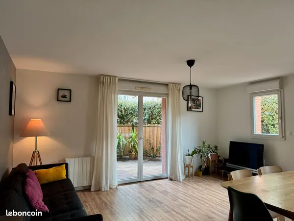 T4 rez-de-jardin & piscine & 2 parkings 