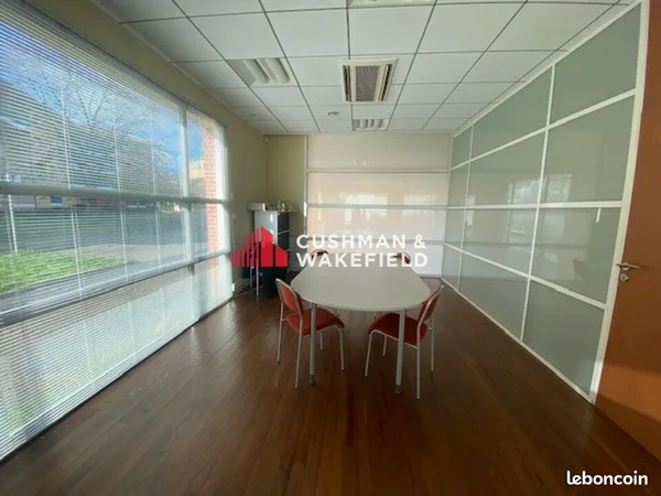 Bureaux 70 m² 