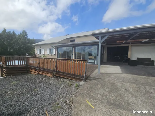 Villa 8 pièces 243 m² 