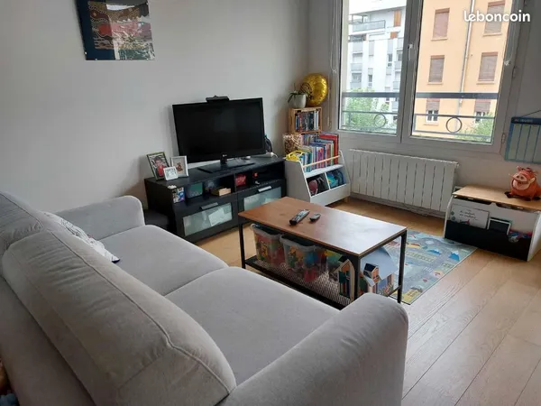 Appartement T2 47 m² avec balcon et box - Lyon 3 Part-Dieu / Villette - Calme 