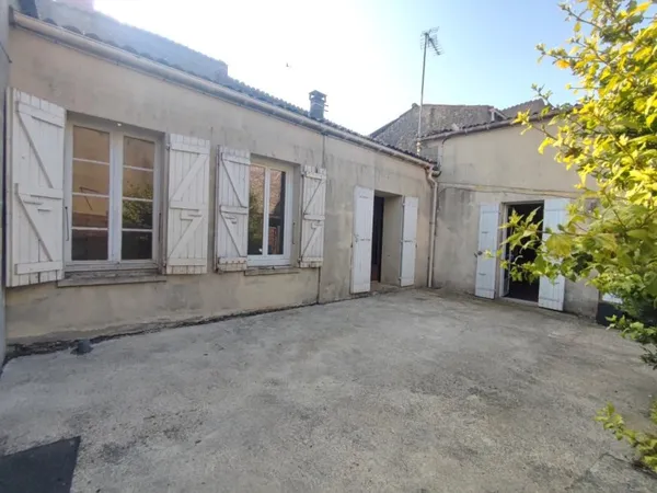 Ensemble immobilier au cSur de Mortagne-sur-Gironde