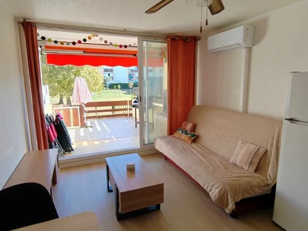 Studio meublé 20 m² avec grande terrasse — 550 CC 
