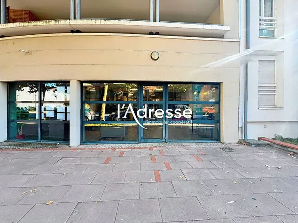 Local commercial 114 m² 
