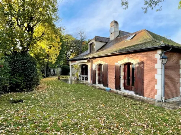 Maison 8 pièces 251 m² 