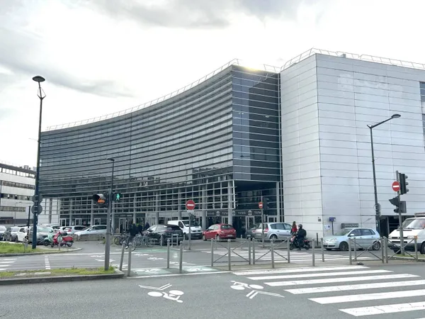 Bureaux 1901 m² 