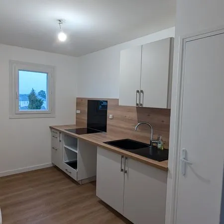 Location appartement rénové type F2 dans résidence sécurisée avec box privatif sur Saran 