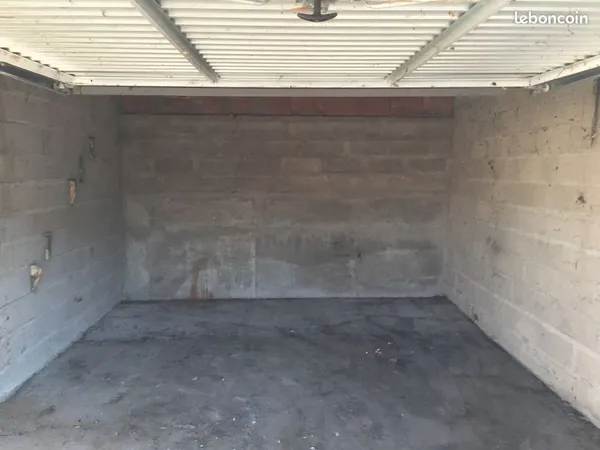 Grand BOX de 20m2 accessible Brie comte robert dispo le 09/11 
